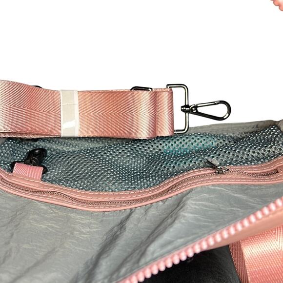 Nico & Olive Small Pink Duffel Bag w/ Double Handles & Removable Strap, NWT! - Picture 7 of 9
